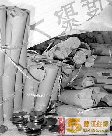 32万元货款全是硬币。