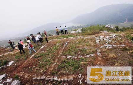 新田山岭发现神秘古堡群,古城堡遗址保存完整