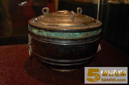 东汉彩绘漆簋图片来源:中国新闻网