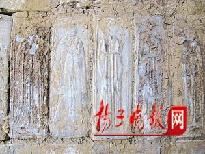 图二:精美的人物砖雕。